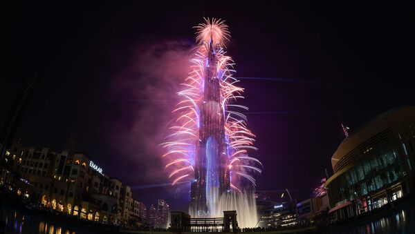 Фейерверк на небоскребе Бурдж-Халифе в канун Нового года (31 декабря 2018). Дубай - Sputnik Армения