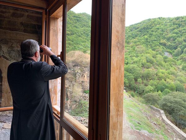 «Մեր ձեռքով տվեցինք, հետ եկանք...». Դադիվանքի վանահայրը չգիտի` ոնց են լքելու վանքը «Մեր ձեռքով տվեցինք, հետ եկանք...». Դադիվանքի վանահայրը չգիտի` ոնց են լքելու վանքը - Sputnik Արմենիա