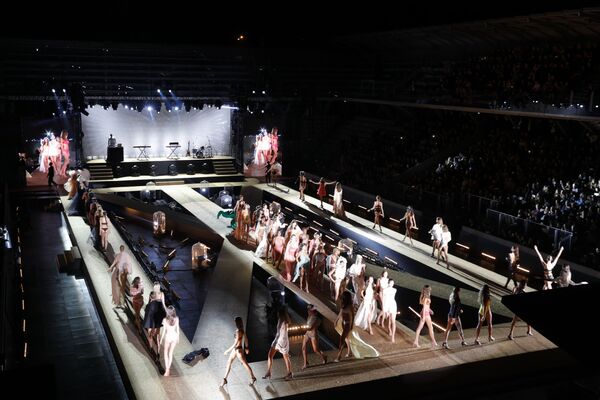 Модели на шоу Etam в рамках Недели моды в Париже - Sputnik Армения