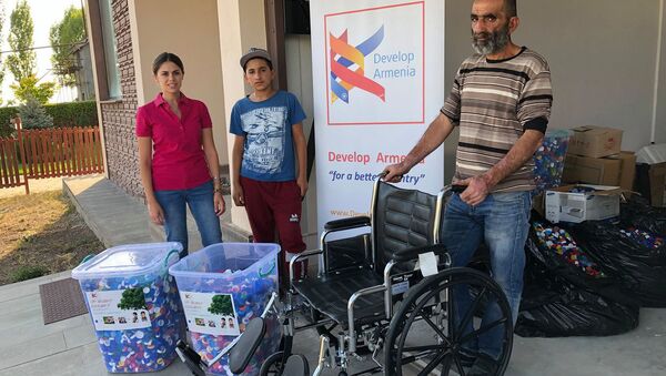 Участники благотворительной программы ОО Develope Armenia Крышка помощи - Sputnik Армения