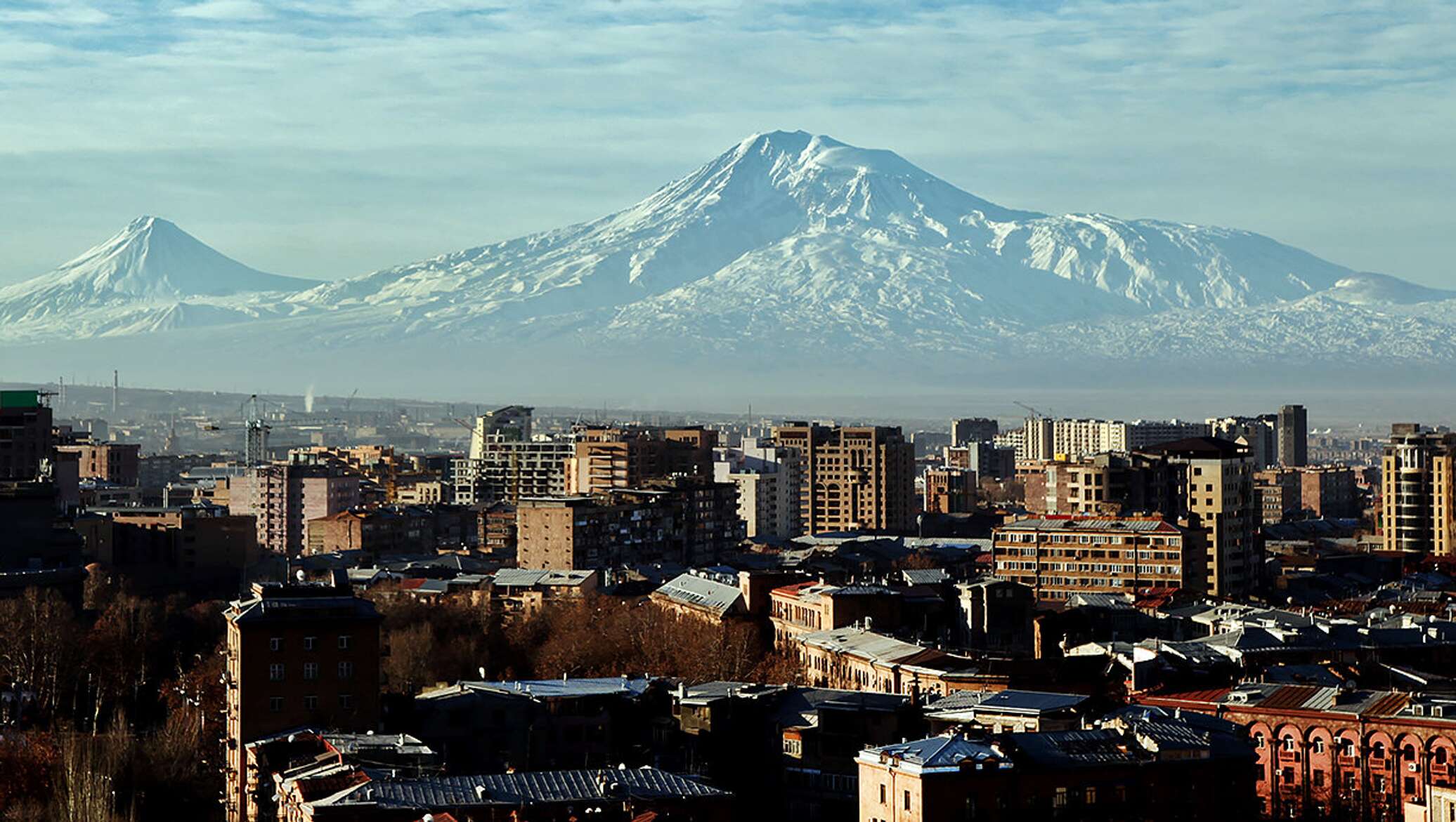 Гора в ереване. Арарат (город, Армения). Ереван гора Арарат. Гора Арарат вид с Еревана. Гора Арарат вид из Еревана.