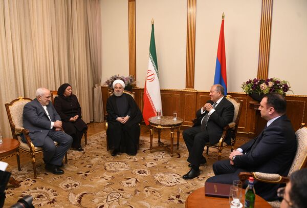 Սարգսյանը հյուրընկալել է Ռոհանիին. Իրան-Հայաստան հարաբերությունները շատ մեծ ներուժ ունեն Սարգսյանը հյուրընկալել է Ռոհանիին. Իրան-Հայաստան հարաբերությունները շատ մեծ ներուժ ունեն - Sputnik Արմենիա