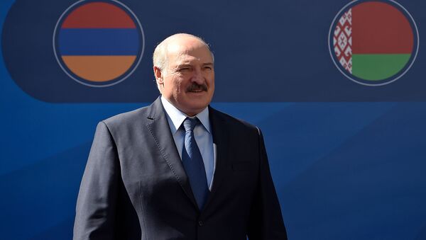 Президент Беларуси Александр Лукашенко перед началом заседания Высшего Евразийского Экономического Совета (1 октября 2019). Еревaн - Sputnik Արմենիա