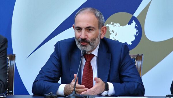 Премьер-министр Армении Никол Пашинян во время пресс-конференции (1 октября 2019). Еревaн - Sputnik Армения