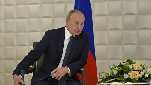 Президент России Владимир Путин на встрече с премьер-министром Армении (1 октября 2019). Еревaн - Sputnik Армения