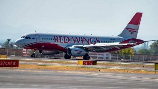 Самолет авиакомпании Red Wings в аэропорту Звартноц - Sputnik Արմենիա