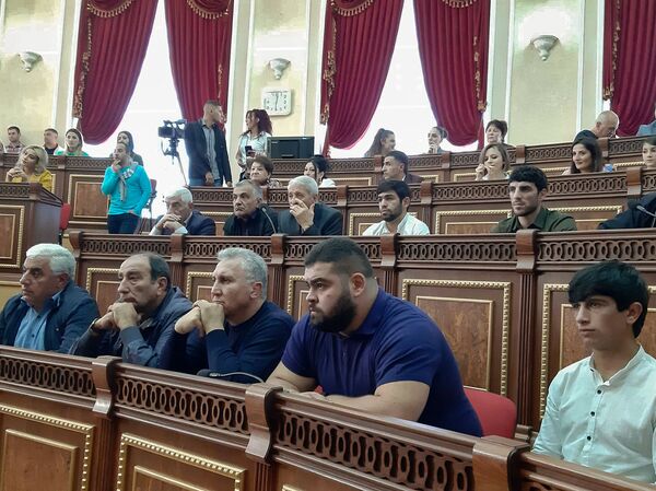 Առանց ազատ աթոռի. Գյումրիում պարգևատրվեցին լավագույն արդյունքներ գրանցած մարզիկները Առանց ազատ աթոռի. Գյումրիում պարգևատրվեցին լավագույն արդյունքներ գրանցած մարզիկները - Sputnik Արմենիա