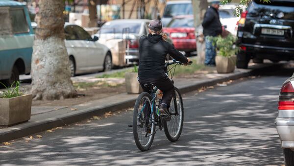 Велосипедист на улице Арама - Sputnik Արմենիա