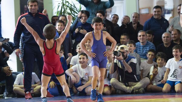 Детский турнир по спортивной борьбе в честь 55-летия Левона Джулфалакяна - Sputnik Армения