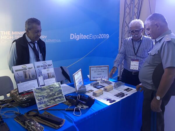 Ականորսիչ ու կախարդական հայելի. DigiTec Expo–ն կօգնի հատուկջոկատայինին և գեղեցկուհուն Ականորսիչ ու կախարդական հայելի. DigiTec Expo–ն կօգնի հատուկջոկատայինին և գեղեցկուհուն - Sputnik Արմենիա
