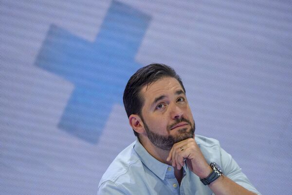 Внук беженцев-армян из Турции: Forbes рассказал об истории Алексиса Оганяна Внук беженцев-армян из Турции: Forbes рассказал об истории Алексиса Оганяна - Sputnik Армения