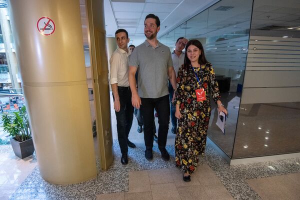 Оганян рассказал, будет ли крестить дочь в Армении, и на чью свадьбу должен успеть в США Оганян рассказал, будет ли крестить дочь в Армении, и на чью свадьбу должен успеть в США - Sputnik Армения