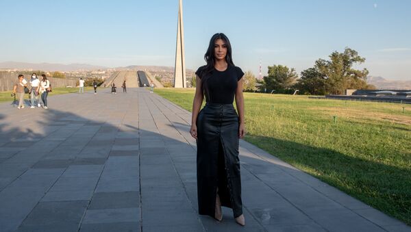 Ким Кардашьян посетила мемориальный комплекс Цицернакаберд (8 октября 2019). Ереван - Sputnik Արմենիա