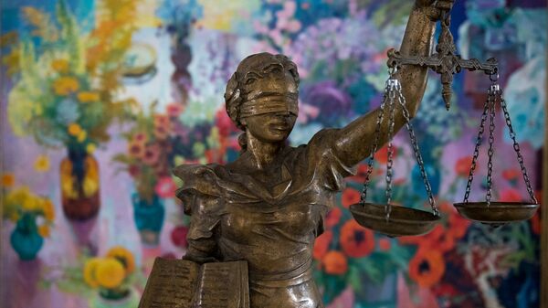 Скульптура богини Фемиды в Конституционном суде Армении - Sputnik Армения