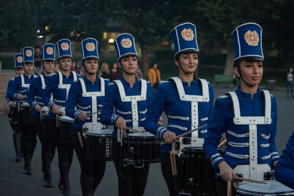 Թմբկահարների շոու Երևանում. «Yerevan Drums»-ը նշում է 10-ամյակը. տեսանյութ Թմբկահարների շոու Երևանում. «Yerevan Drums»-ը նշում է 10-ամյակը. տեսանյութ - Sputnik Արմենիա