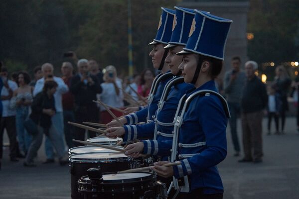 Թմբկահարների շոու Երևանում. «Yerevan Drums»-ը նշում է 10-ամյակը. տեսանյութ Թմբկահարների շոու Երևանում. «Yerevan Drums»-ը նշում է 10-ամյակը. տեսանյութ - Sputnik Արմենիա