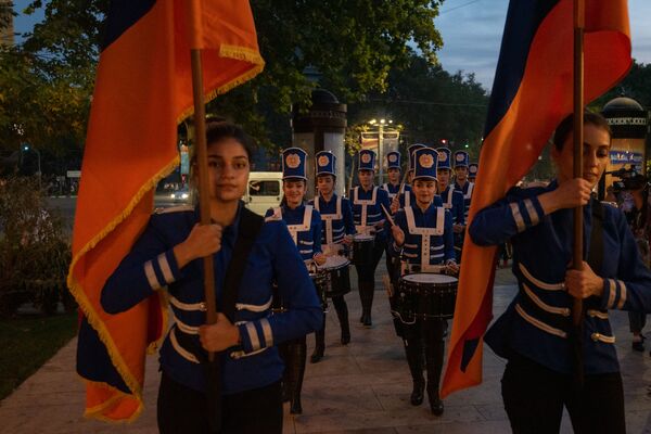 Թմբկահարների շոու Երևանում. «Yerevan Drums»-ը նշում է 10-ամյակը. տեսանյութ Թմբկահարների շոու Երևանում. «Yerevan Drums»-ը նշում է 10-ամյակը. տեսանյութ - Sputnik Արմենիա
