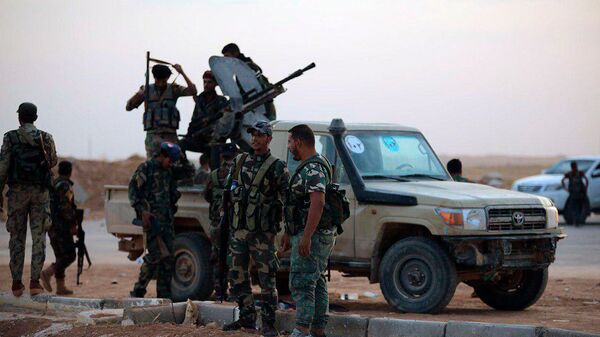 Сирийские войска развертываются на авиабазе Табка в Ракке (14 октября 2019). Сирия - Sputnik Արմենիա