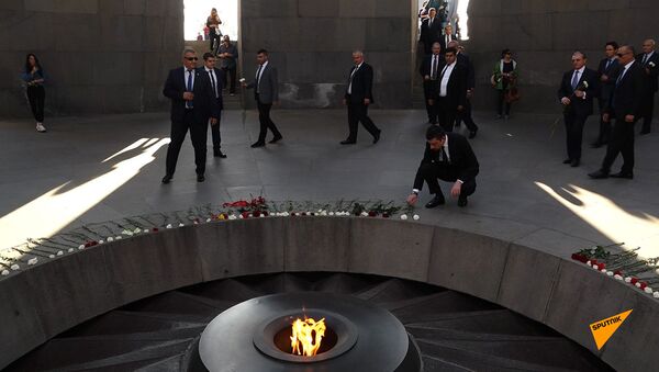 Премьер-министр Грузии Георгий Гахария посетил мемориальный комплекс Цицернакаберд - Sputnik Армения