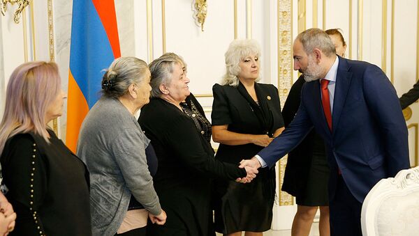 Премьер-министр Никол Пашинян встретился с матерями погибших солдат (17 октября 2019). Еревaн - Sputnik Армения