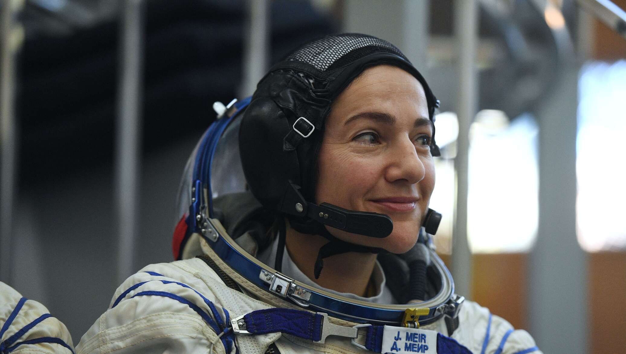 Какая женщина вышла в открытый космос. Американка на МКС. Фото МКС Валерии Мельникове.