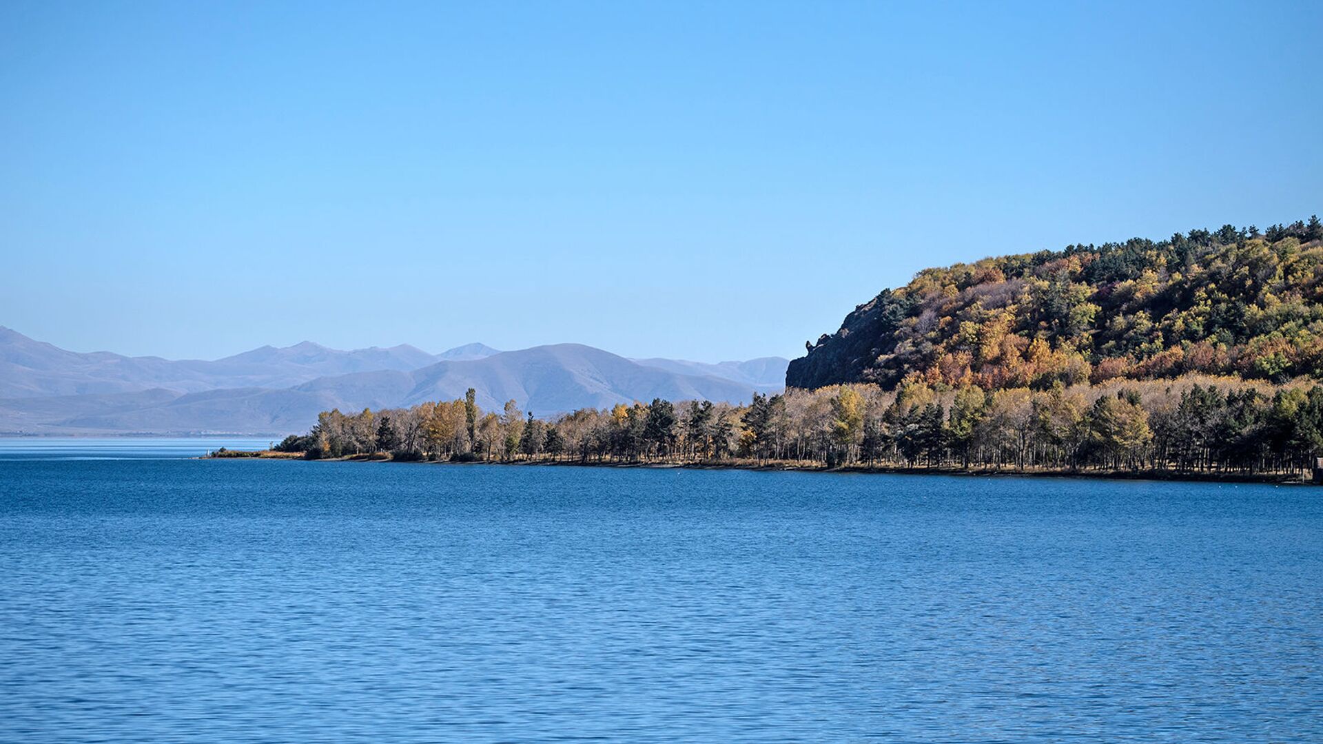 Озеро Севан в Армении. - Sputnik Армения, 1920, 11.07.2022
