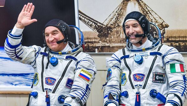 Космонавт Роскосмоса Александр Скворцов (слева) и астронавт ESA Лука Пармитано - Sputnik Армения