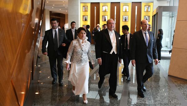 Президент Армении Армен Саркисян с супругой Нунэ Саркисян на торжественной церемонии интронизации императора Японии (22 октября 2019). Токио - Sputnik Армения
