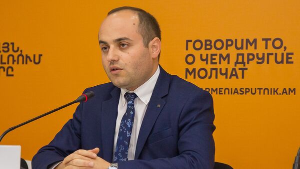 Гарик Мисакян на пресс-конференции по теме Как скажутся вторжение Турции в Сирию, реакция Ирана на ситуацию в регионе (23 октября 2019). Еревaн - Sputnik Արմենիա