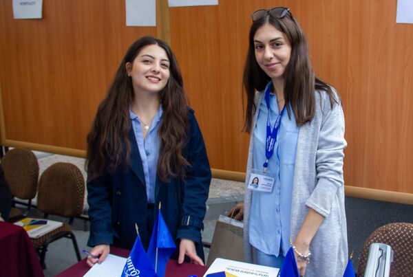 Ավելի քան 300 աշխատատեղ` ուսանողների համար. կայացավ աշխատանքի տոնավաճառը Ավելի քան 300 աշխատատեղ` ուսանողների համար. կայացավ աշխատանքի տոնավաճառը - Sputnik Արմենիա