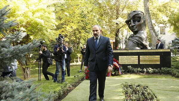 Премьер-министр почтил память жертв 27 октября - Sputnik Армения