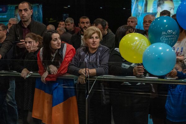 Եվրոպայի առաջնության չեմպիոնների հավաքականը վերադարձավ Հայաստան - Sputnik Արմենիա