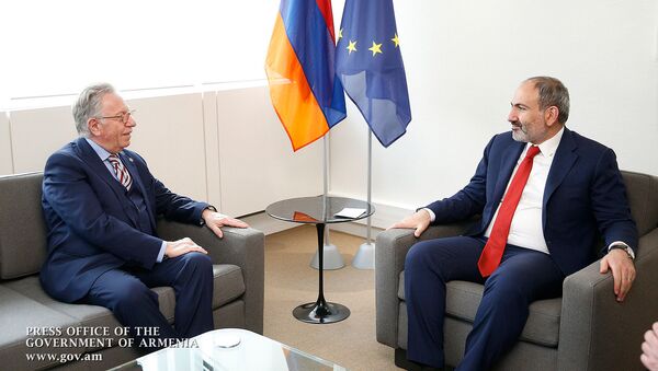 Премьер-министр Никол Пашинян встретился с председателем Венецианской комиссии Совета Европы Джанни Букиккио (11 апреля 2019). Страсбург - Sputnik Արմենիա