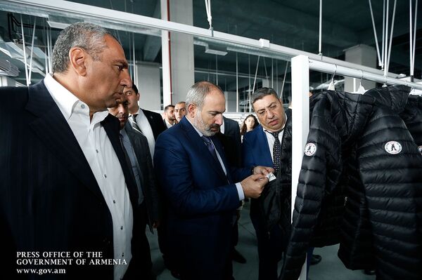 Три тысячи рабочих мест: Пашинян побывал на новых текстильных фабриках Три тысячи рабочих мест: Пашинян побывал на новых текстильных фабриках - Sputnik Армения