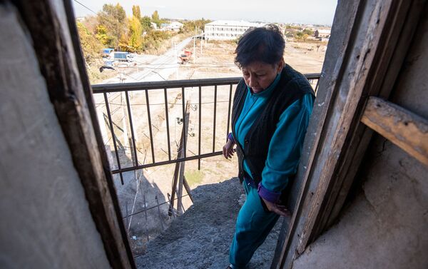 Жительница общежития в селе Дарбник Стелла Арутюнян - Sputnik Армения