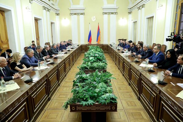 Это знаковое событие: Мирзоян и Володин обсудили повестку заседания ПА ОДКБ в Ереване Это знаковое событие: Мирзоян и Володин обсудили повестку заседания ПА ОДКБ в Ереване - Sputnik Армения