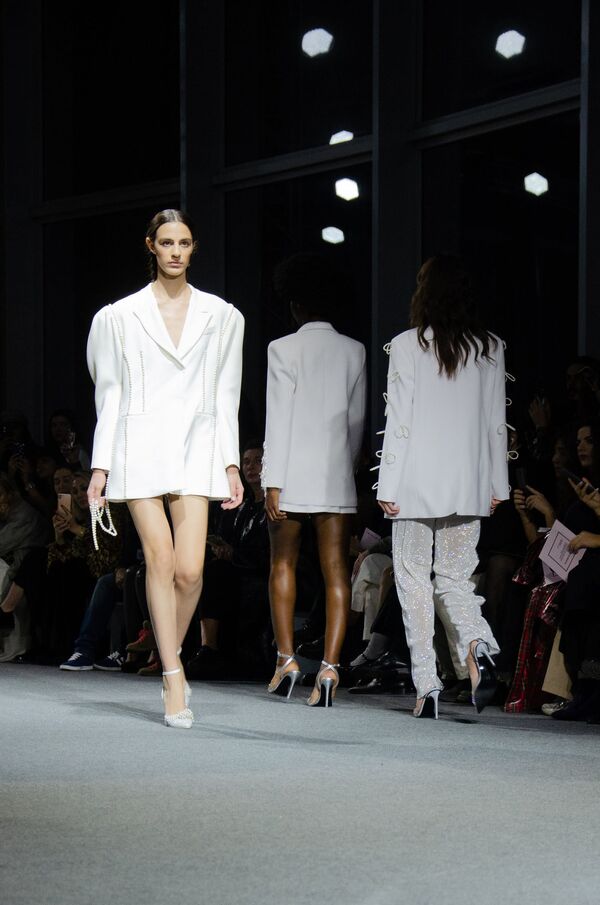Показ бренда Dalood в рамках недели моды Mercedes-Benz Fashion Week Tbilisi (2-4 ноября 2019). Тбилиси Показ бренда Dalood в рамках недели моды Mercedes-Benz Fashion Week Tbilisi (2-4 ноября 2019). Тбилиси - Sputnik Армения