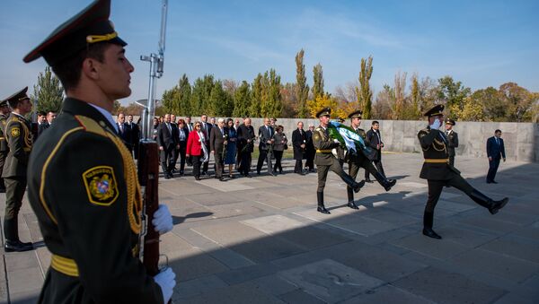 Президент Греции Прокопис Павлопулос в мемориальном комплексе Цицернакаберд (5 ноября 2019). Еревaн - Sputnik Արմենիա