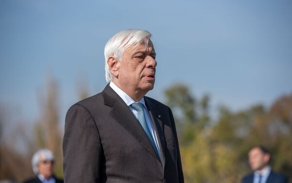 Президент Греции Прокопис Павлопулос в мемориальном комплексе Цицернакаберд (5 ноября 2019). Еревaн - Sputnik Армения