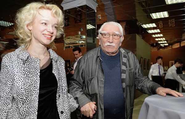 Армен Джигарханян и Виталина Цымбалюк-Романовская Армен Джигарханян и Виталина Цымбалюк-Романовская - Sputnik Армения