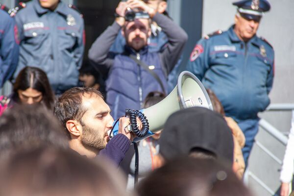 Получат обратно ящики с уголовными делами: Арутюнян ответил членам АРФД Получат обратно ящики с уголовными делами: Арутюнян ответил членам АРФД - Sputnik Армения