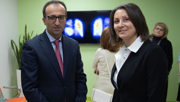 Радиолог Наталия Шенгелия-де Ланге и министр здравоохранения Арсен Торосян во время открытия Европейского центра ядерной медицины (8 ноября 2019). Еревaн - Sputnik Армения