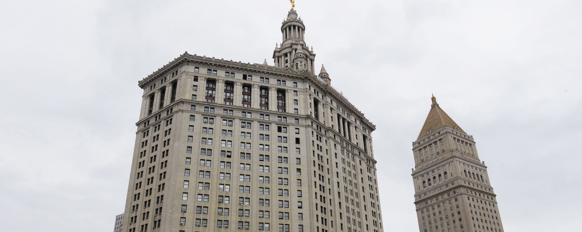 Муниципальное здание Манхэттена и здание суда США (справа) на Сентр-стрит в Нью-Йорке. - Sputnik Արմենիա, 1920, 28.04.2021
