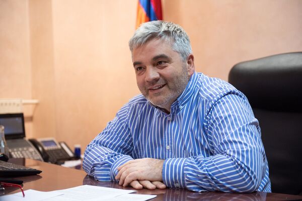 Армянская революция дойдет до коров и помидоров: фермерам надо знать планы на 2020 год Армянская революция дойдет до коров и помидоров: фермерам надо знать планы на 2020 год - Sputnik Армения