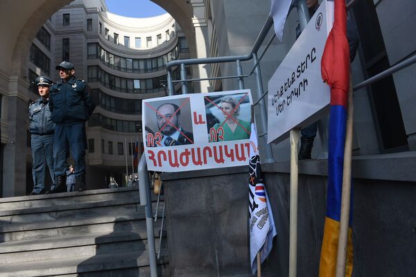 Европейские дудуки против Араика Арутюняна: протесты продолжаются Европейские дудуки против Араика Арутюняна: протесты продолжаются - Sputnik Армения