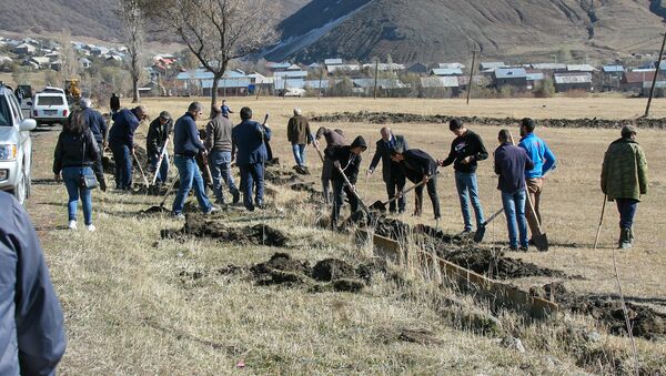 Посадка деревьев в селе Лусагюх - Sputnik Армения