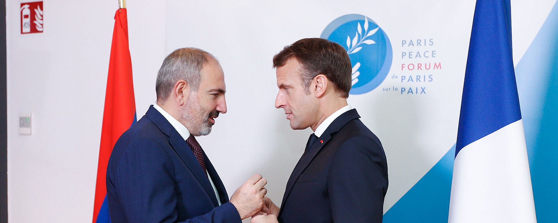 Премьер-министр Армении Никол Пашинян встретился с президентом Франции Эмануэлем Макроном в рамках Второго Парижского форума мира (12 ноября 2019). Париж - Sputnik Արմենիա, 1920, 10.02.2021