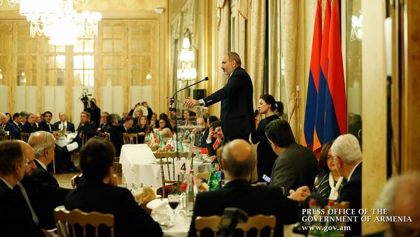 Премьер-министр Армении Никол Пашинян встретился с армянской диаспорой Франции (12 ноября 2019). Париж - Sputnik Армения