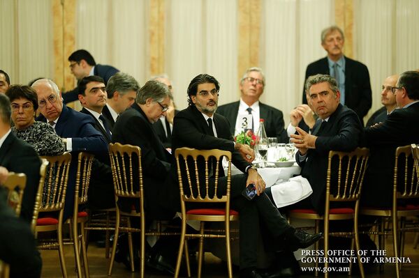 Нам нужны инженеры, а не тамады: Пашинян в Париже рассказал, как преодолеть бедность Нам нужны инженеры, а не тамады: Пашинян в Париже рассказал, как преодолеть бедность - Sputnik Армения