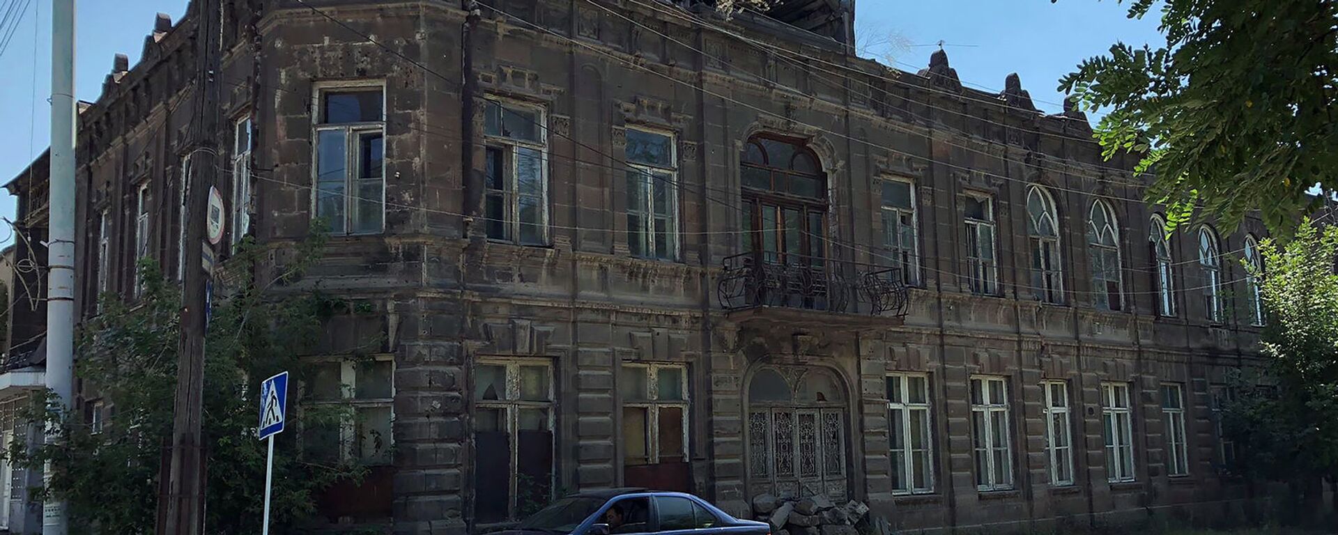 Старое здание в историческом районе Кумайри в Гюмри - Sputnik Армения, 1920, 09.12.2021